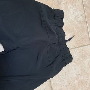 Lululemon On the Fly pant - Size 2.